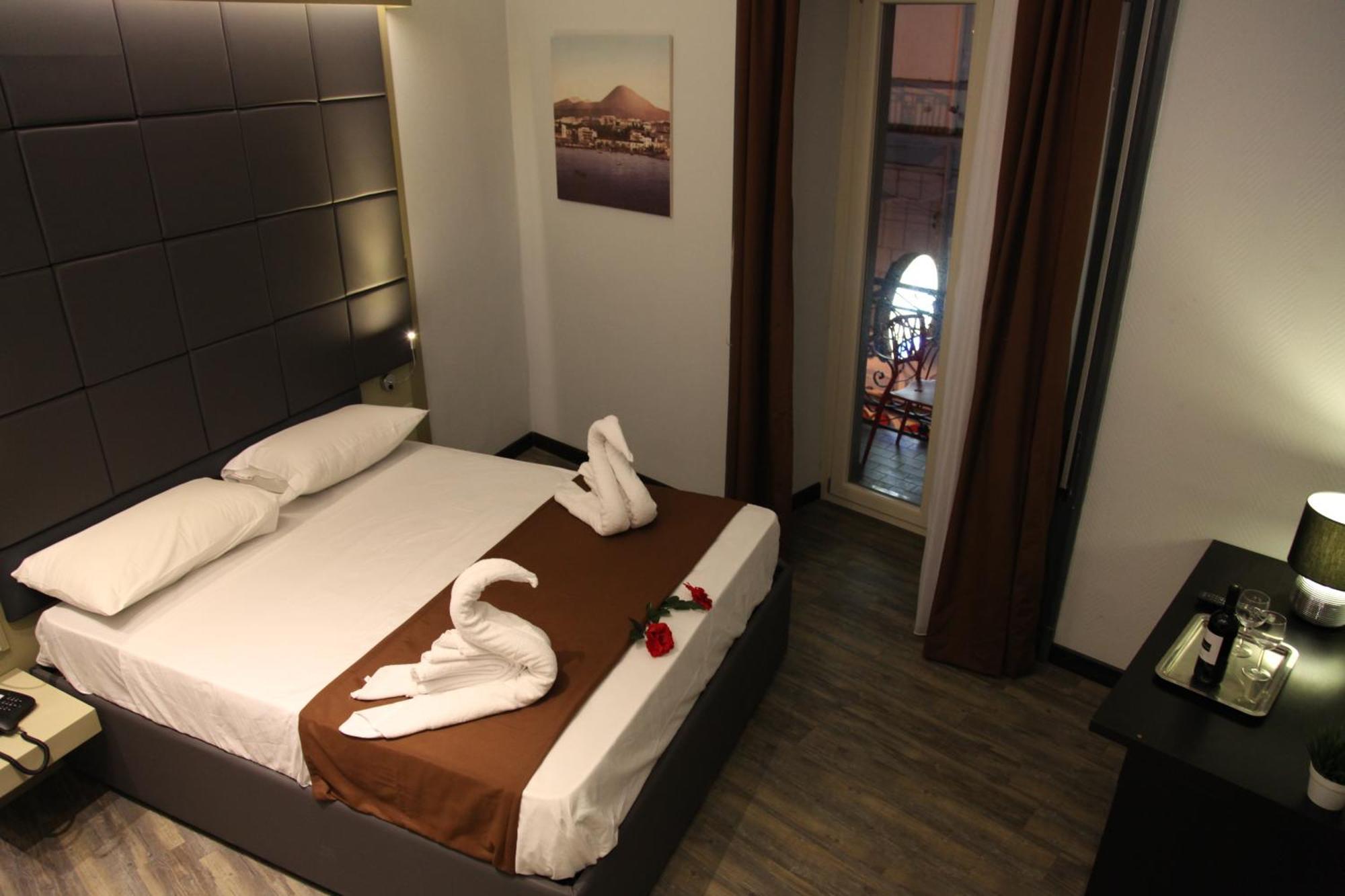 Dolce Vita Rooms Napoli Eksteriør billede